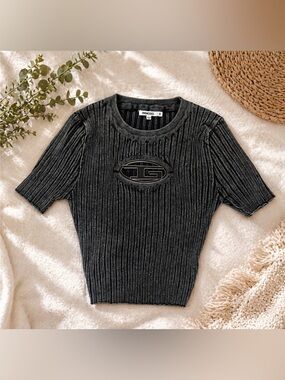 Ribbed Short Sleeve Crop Top in Charcoal with Center Logo